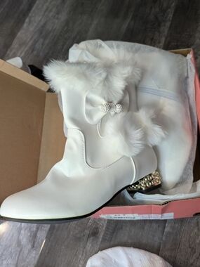 SHEIN White Faux-Fur Bow Ankle Boots with Embellished Heel